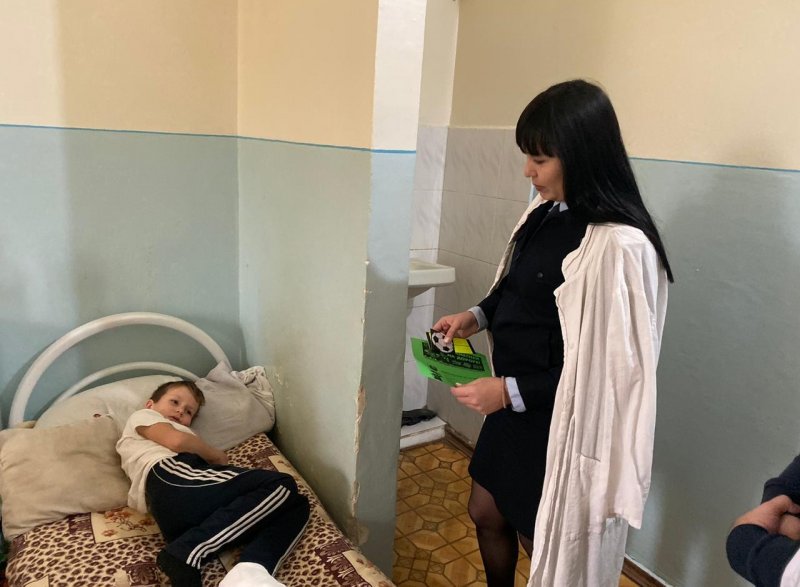 СТАВРОПОЛЬЕ. На Ставрополье автоинспекторы навестил в больнице ребенка, пострадавшего в ДТП