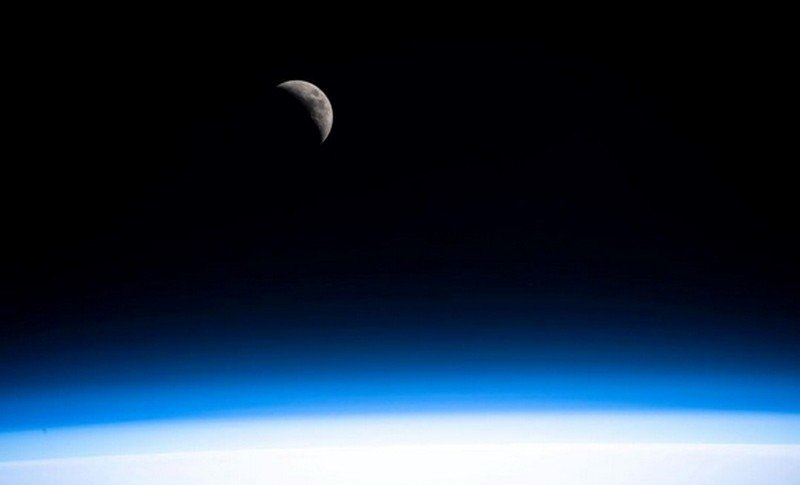 В NASA показали ледяную поверхность луны Сатурна