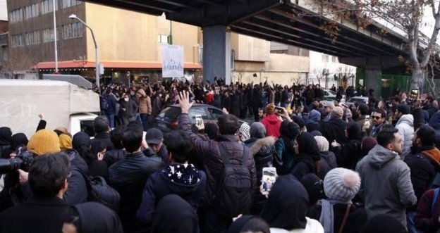 В Тегеране протестующие потребовали ухода аятоллы Хаменеи