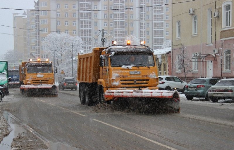 АДЫГЕЯ. Снегоуборочная техника на улицах Майкопа работает без перерывов