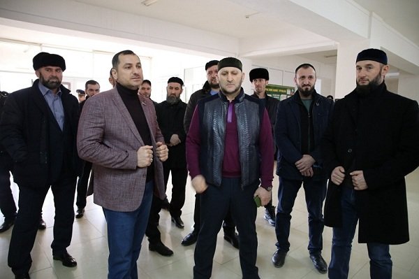 ЧЕЧНЯ. Адлан Динаев посетил счетные участки в Аргуне и Шатойском районе