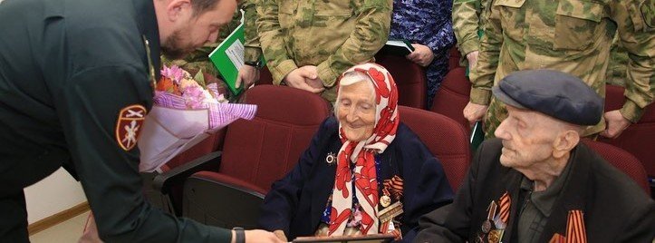 ЧЕЧНЯ. Росгвардейцы ЧР поздравили ветеранов ВОВ с Днём защитника Отечества