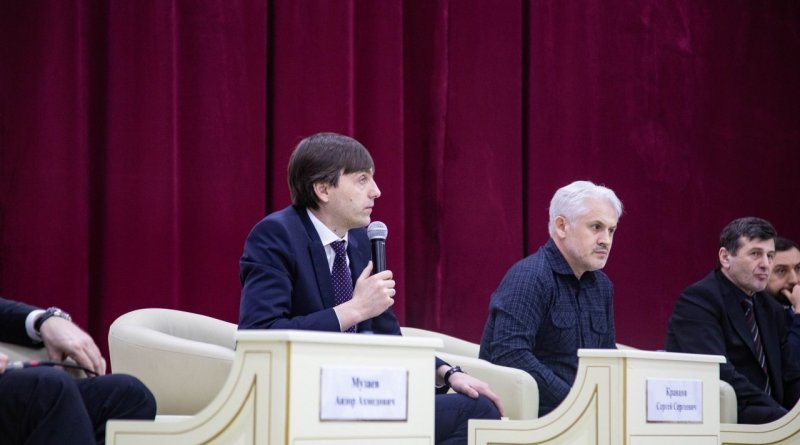 ЧЕЧНЯ. В Чеченской Республике решат проблему "трехсменки" в школах