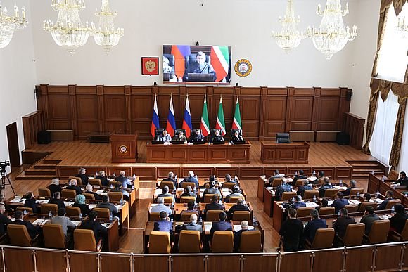 ЧЕЧНЯ.  В Парламенте ЧР прошло совещание по вопросам подготовки предложений о переименовании районов Грозного