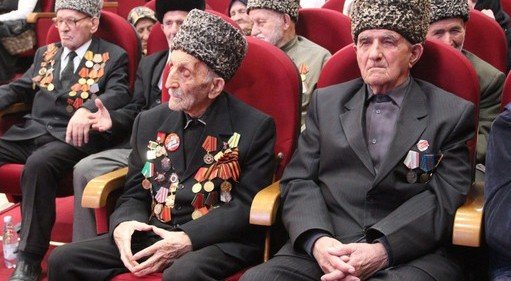ЧЕЧНЯ. Ветеранам ВОВ Чеченской Республики вручили по 100 тысяч рублей