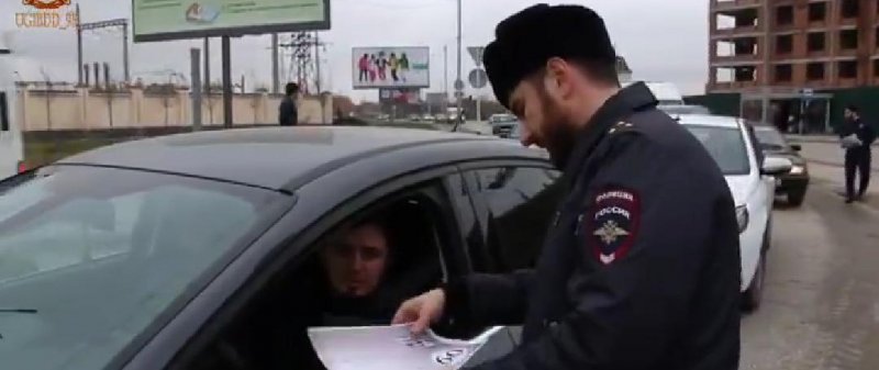 ЧЕЧНЯ. Водителям Чеченской Республики раздали агитационные буклеты