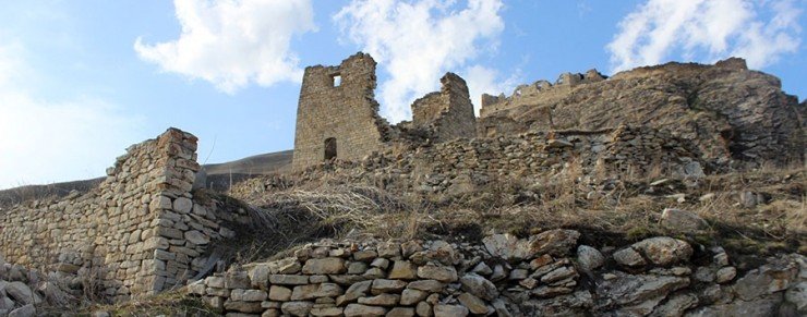ЧЕЧНЯ. Замковый комплекс Алдам-Гези (XVI в.) и воины Алдама