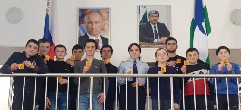 КБР. Световозвращающие аксессуары получили юные защитники Отечества в преддверии праздника