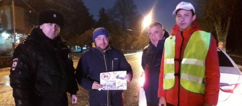КБР. Во время ночных рейдов волонтеры и общественники Кабардино-Балкарии проводят информационные экскурсы дорожной безопасности