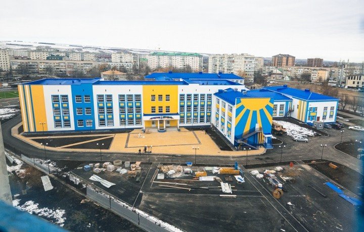 КЧР. Рашид Темрезов проверил готовность к открытию новой пристройки к 17 школе Черкесска