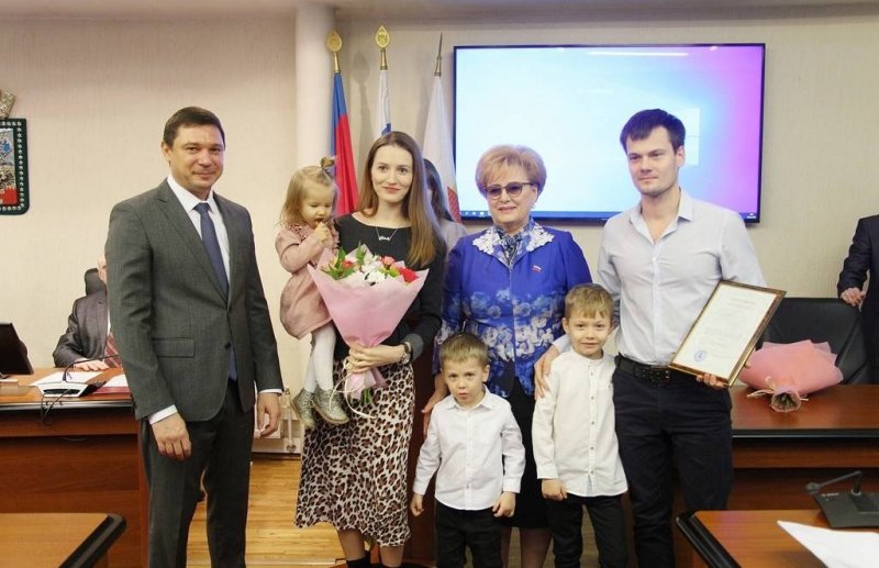 КРАСНОДАР. В Краснодаре 10 молодых семей получили жилищные сертификаты