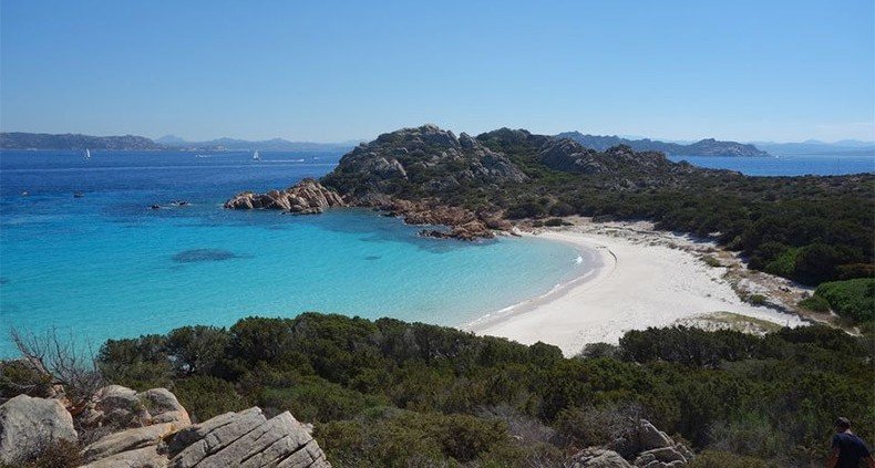 Полиция вернула на пляжи Сардинии около 600 кг украденного песка