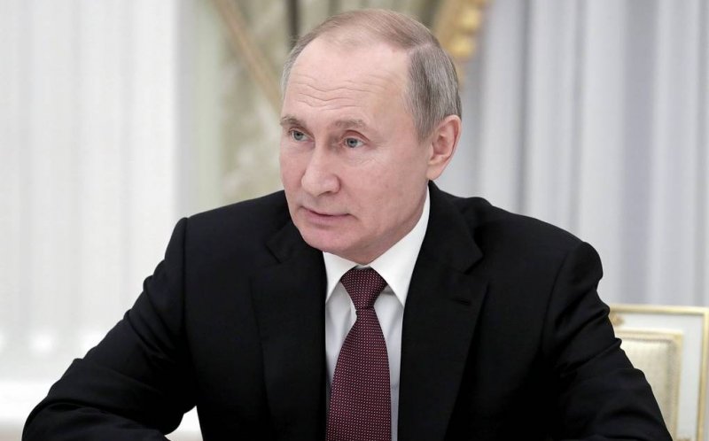 Путин поручил рассмотреть вопрос об усилении ответственности за оскорбление