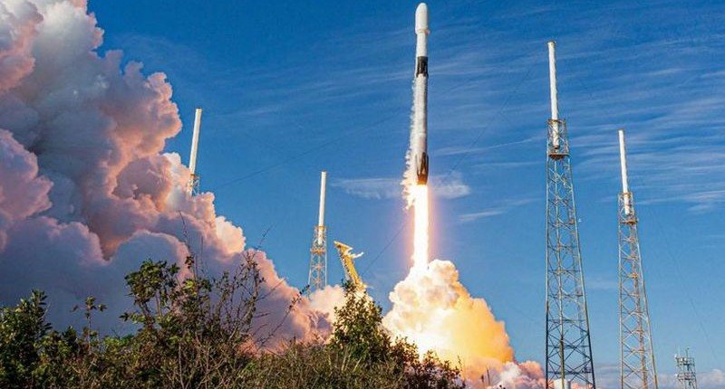 Ракета Falcon 9 вывела на орбиту 60 спутников