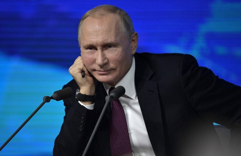 Уровень доверия Владимиру Путину за два года снизился почти в два раза