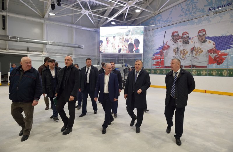 АДЫГЕЯ. Мурат Кумпилов ознакомился с ходом строительства ледовой арены «Оштен» в Майкопе