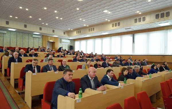 АДЫГЕЯ. Парламент Адыгеи рассмотрел федеральный закон о поправке к Конституции России