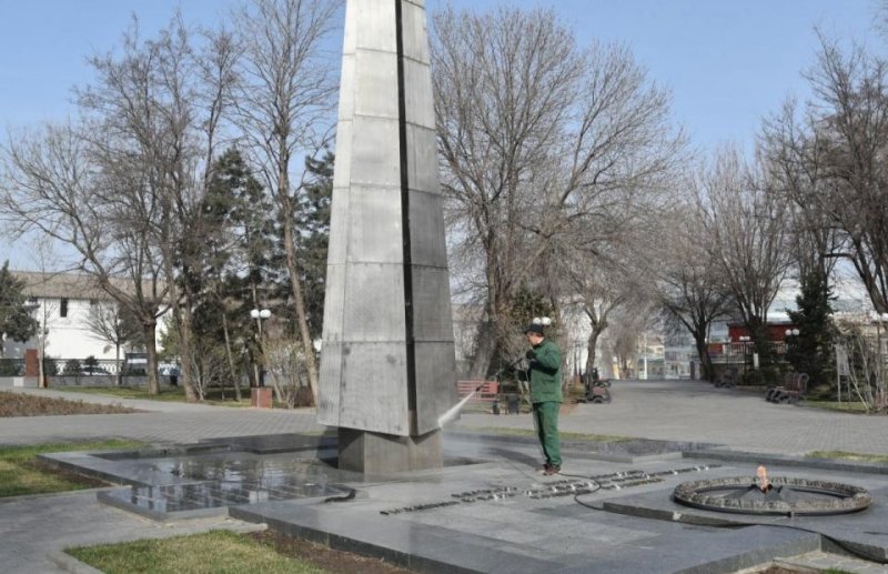 АСТРАХАНЬ. В астраханских парках стартовала весенняя уборка