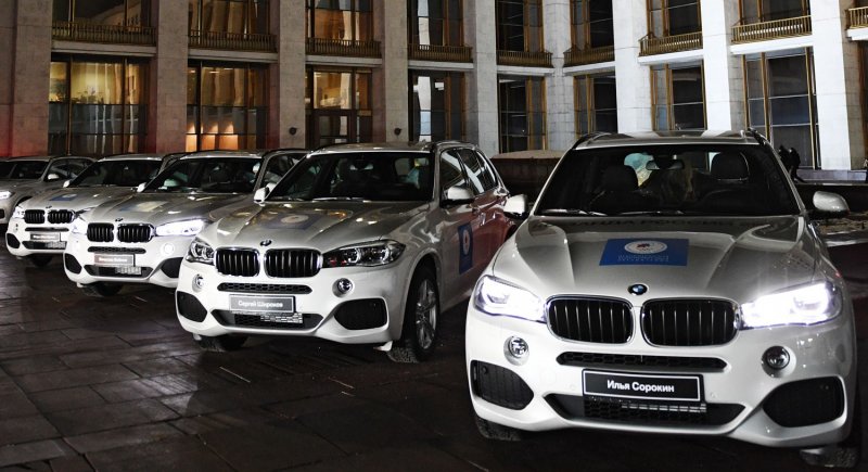BMW временно закрывает заводы из-за коронавируса