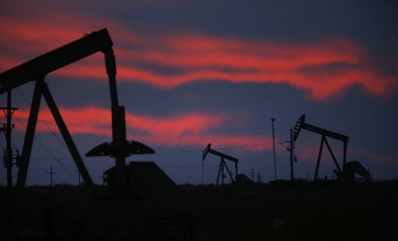 Цены на нефть упали на 30% после разрыва сделки России с ОПЕК