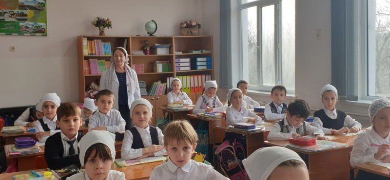 ЧЕЧНЯ. Мака Висаитова 45 лет учит детей чеченскому языку
