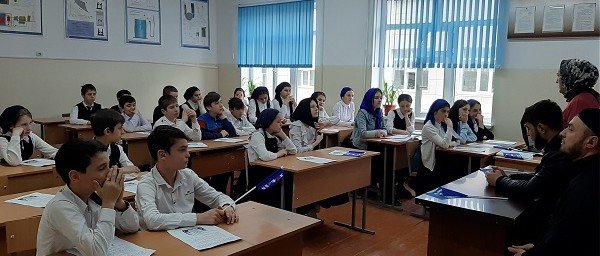 ЧЕЧНЯ. Партийцы «Единой России» провели урок по дорожной безопасности для школьников Грозного