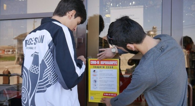 ДАГЕСТАН. В Хасавюрте волонтеры распространили памятки с информацией о профилактике коронавируса