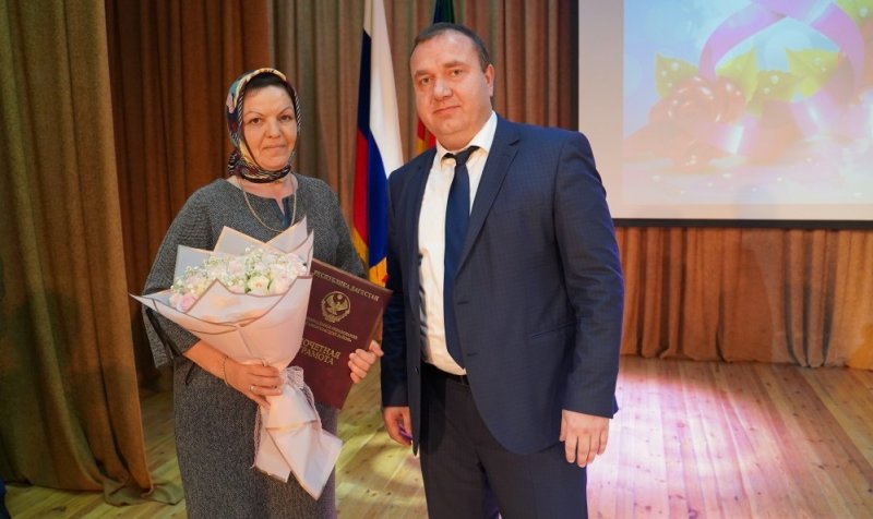ДАГЕСТАН. Власти Хасавюртовского района торжественно поздравили женщин с праздником 8 марта