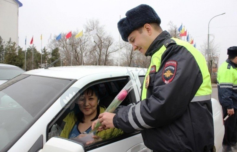 КАЛМЫКИЯ. В центре Элисте проходит акция «Цветочный патруль»