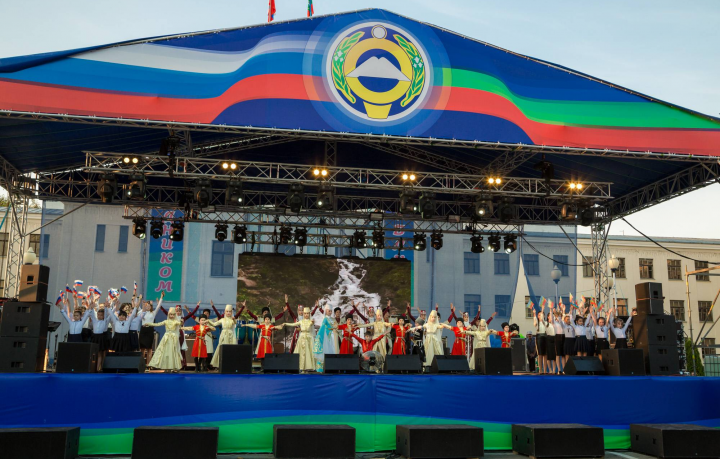 КЧР. Глава Карачаево- Черкесии поздравил работников культуры с профессиональным праздником