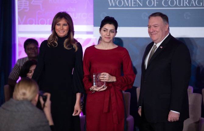 Майк Помпео и Мелания Трамп вручили премию армянскому блогеру
