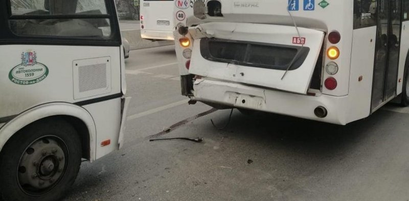 РОСТОВ. В Ростове 13 человек пострадали при столкновении автобусов