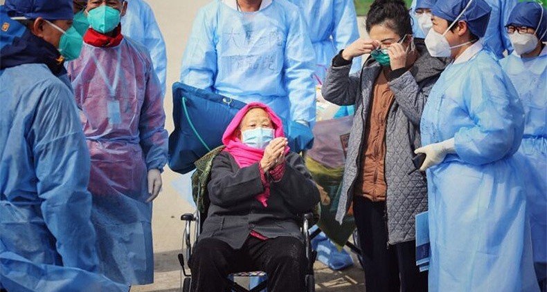 В Китае от коронавируса вылечилась 98-летняя женщина