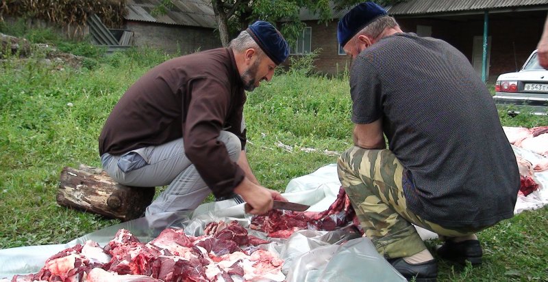 ЧЕЧНЯ. Фонд Кадырова раздал жертвенное мясо 140 голов КРС жителям Чеченской Республики