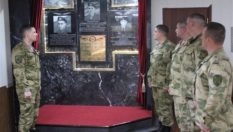 ЧЕЧНЯ. Военнослужащие инженерно-сапёрного батальона Росгвардии в Грозном почтили память погибшего сослуживца