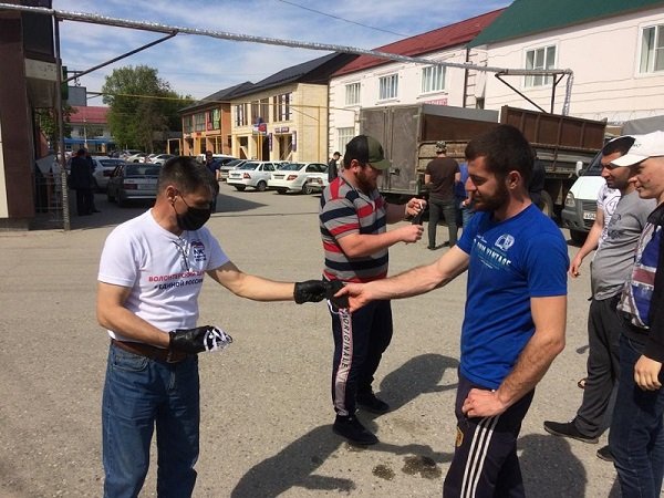 ЧЕЧНЯ. Волонтеры передают жителям республики медицинские маски