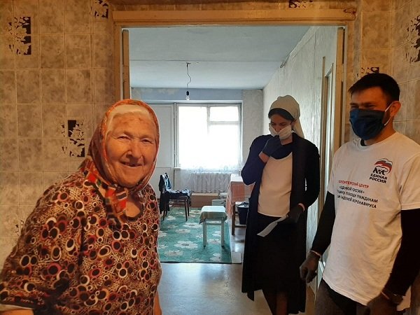 ЧЕЧНЯ. Волонтеры помогли доставить пенсию жительнице Шелковского района