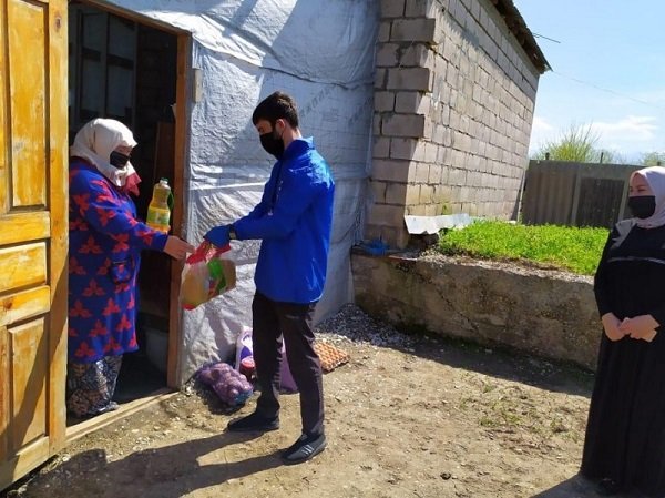 ЧЕЧНЯ. Волонтеры продолжают доставку продуктов питания и медикаментов жителям, находящимся на самоизоляции и карантине