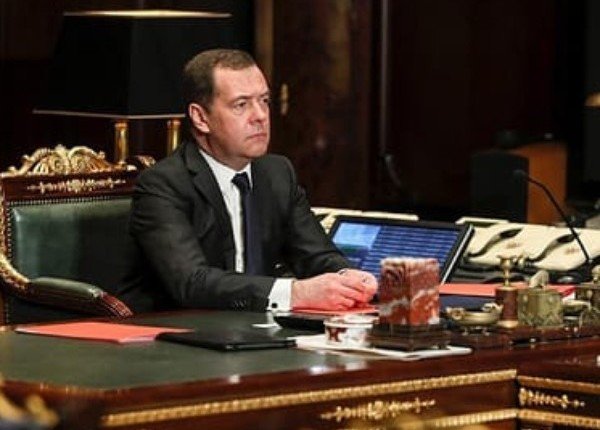 ИНГУШЕТИЯ. Дмитрий Медведев призвал членов «Единой России» передать свой месячный заработок на оказание помощи гражданам и медикам