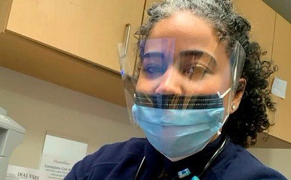 Политик из Нью-Йорка стала медсестрой ради спасения больных с коронавирусом