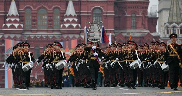 Путин отложил проведение парада Победы