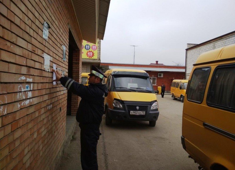 С. ОСЕТИЯ. В Ирафском районе Северной Осетии водителям вручаются листовки с информацией по профилактике коронавируса
