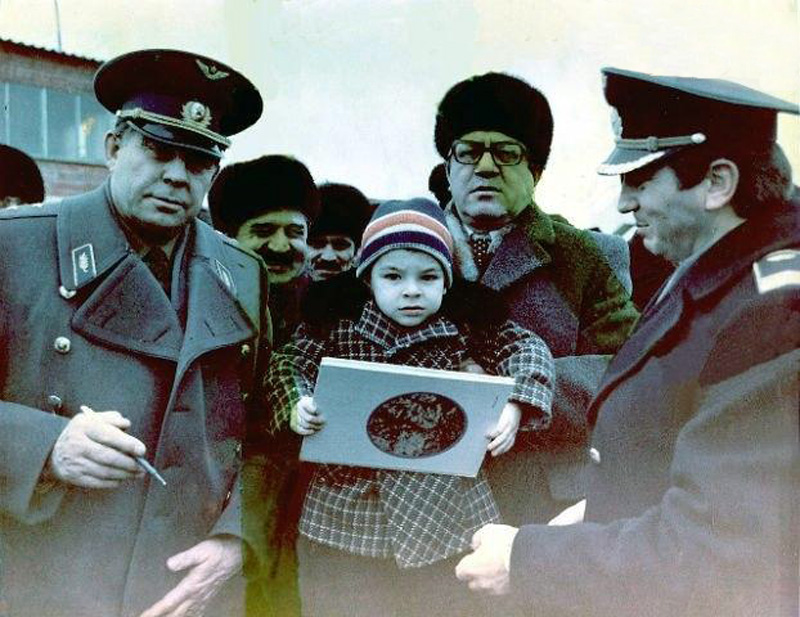 ЧЕЧНЯ. 1979 год. Космонавт Г.Т. Береговой в Грозном