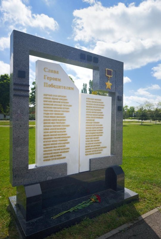 АДЫГЕЯ. Мемориальная стела "Книга памяти" появилась на территории мемориала "Памяти павших" в Майкопе