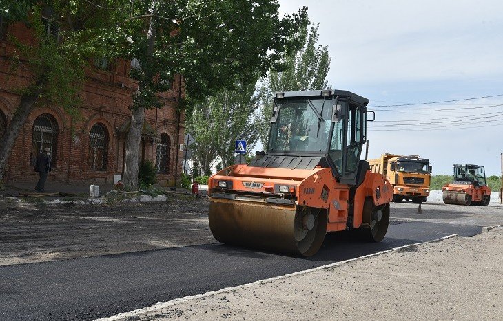 АСТРАХАНЬ. В Астрахани продолжается замена дорожного полотна