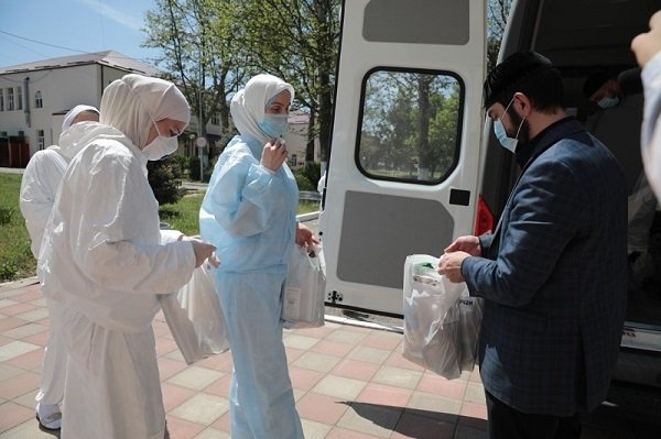 ЧЕЧНЯ. Медики Чеченской Республики получили наборы «к чаю» от волонтерского центра