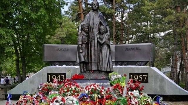 ЧЕЧНЯ. РАМЗАН КАДЫРОВ ПОЗДРАВИЛ ЖИТЕЛИ КЧР С ДНЁМ ВОЗРОЖДЕНИЯ КАРАЧЕВСКОГО НАРОДА