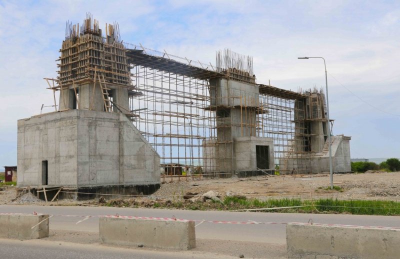 ЧЕЧНЯ. В Грозном меняют арку при въезде в город