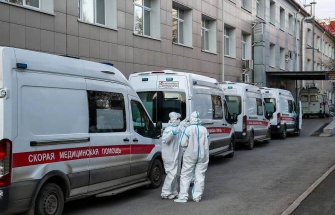 Число заразившихся коронавирусом в России за сутки выросло на 10 102