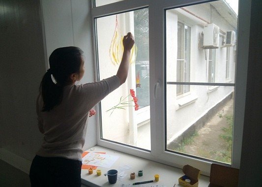 КАЛМЫКИЯ. Ветеринарная служба Калмыкии присоединилась к акции «Окна Победы»